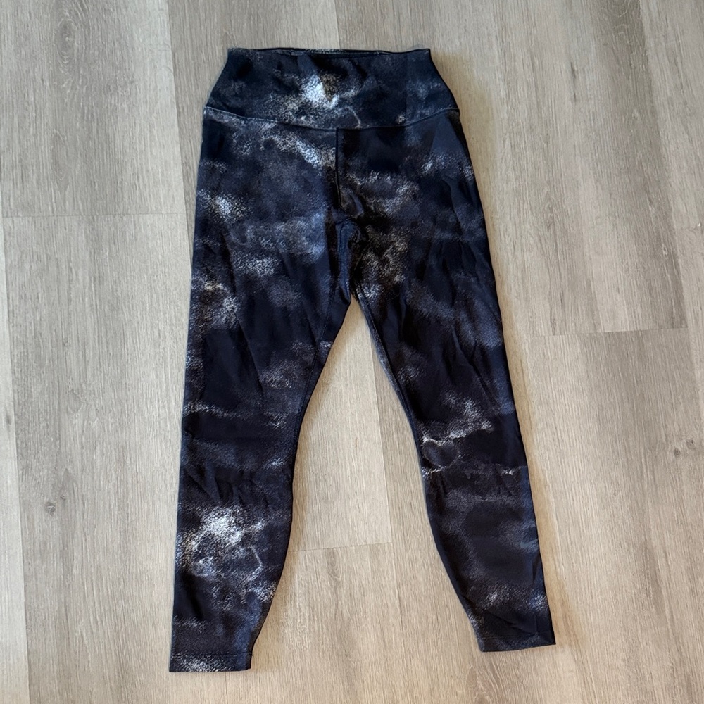 Nike Black and Gray Patterned Leggings